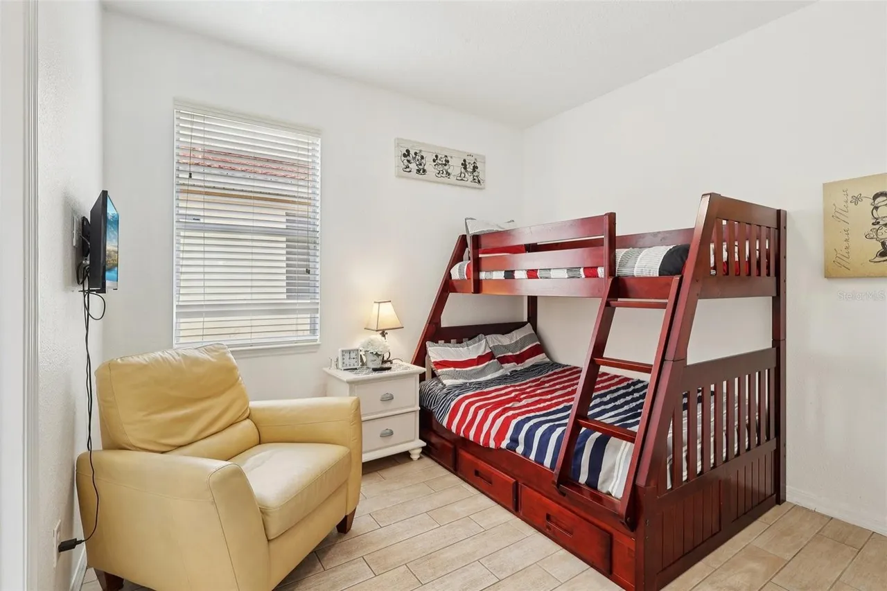 Slide show image of the Orlando Florida Home for Sale 23