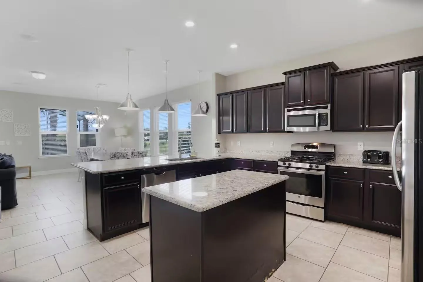 Slide show image of the Orlando Florida Home for Sale 10