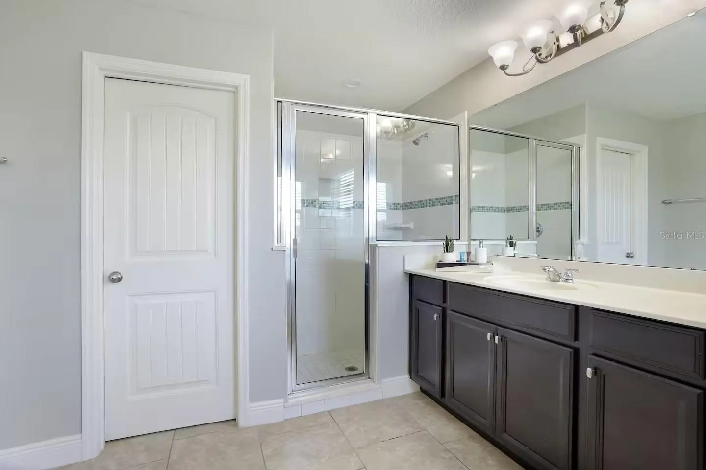 Slide show image of the Orlando Florida Home for Sale 19