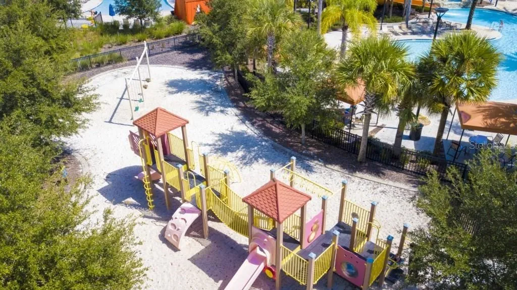 Slide show image of the Orlando Florida Home for Sale 34