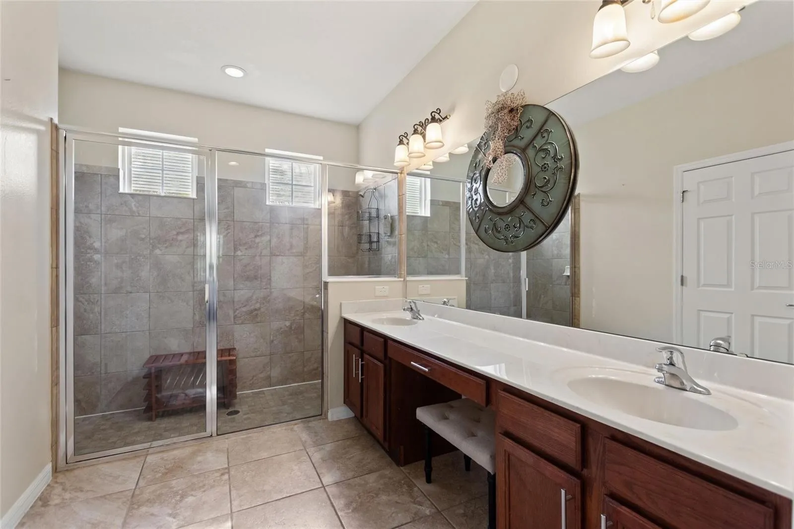 Slide show image of the Orlando Florida Home for Sale 23