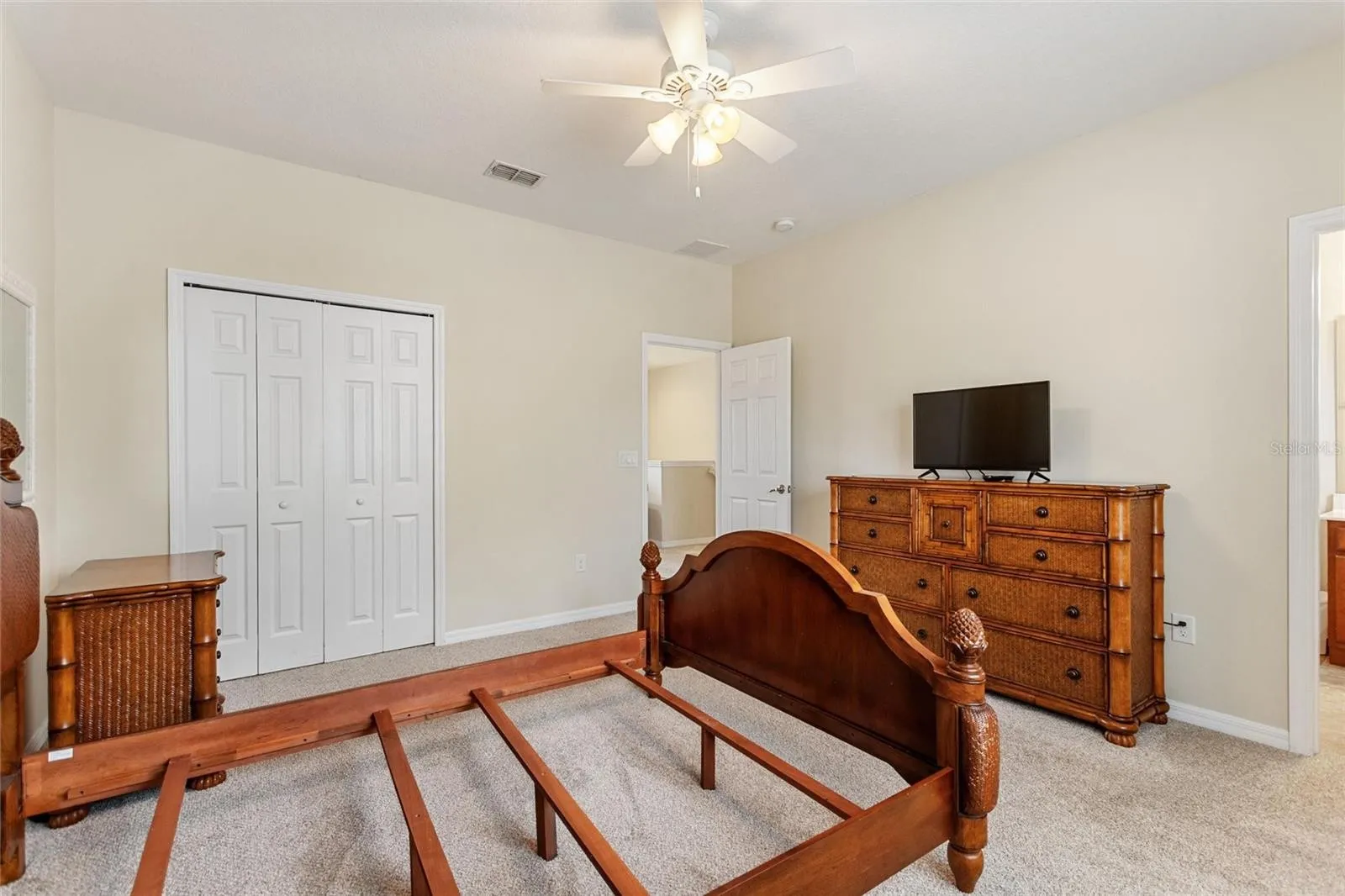 Slide show image of the Orlando Florida Home for Sale 37