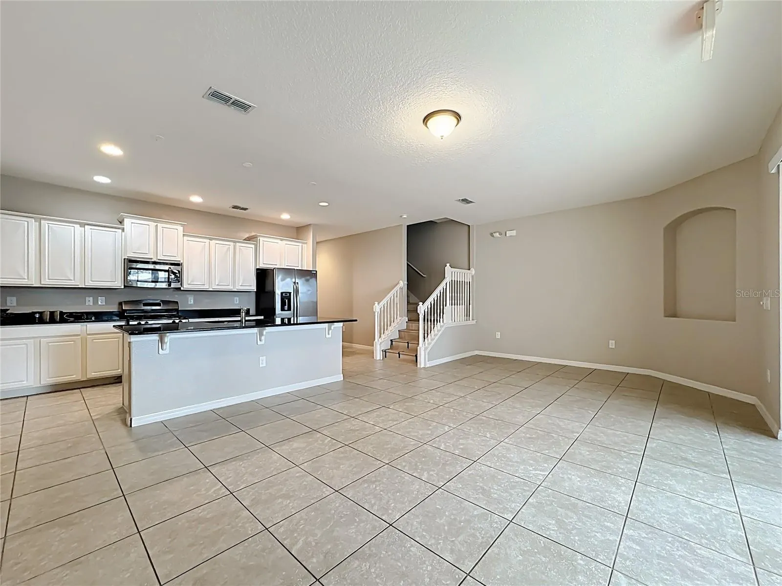 Slide show image of the Orlando Florida Home for Sale 09