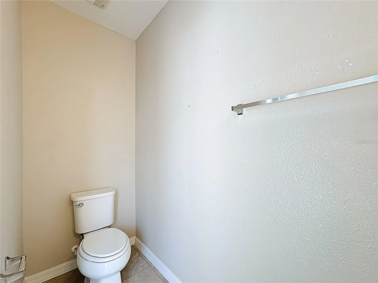 Slide show image of the Orlando Florida Home for Sale 27