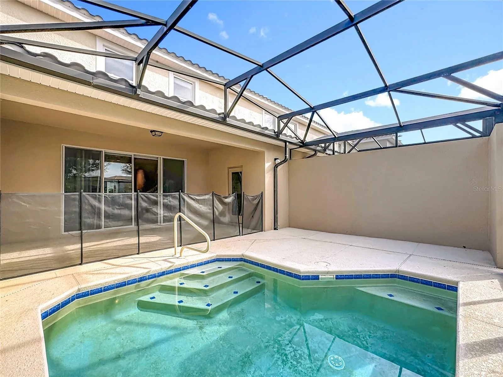 Slide show image of the Orlando Florida Home for Sale 32