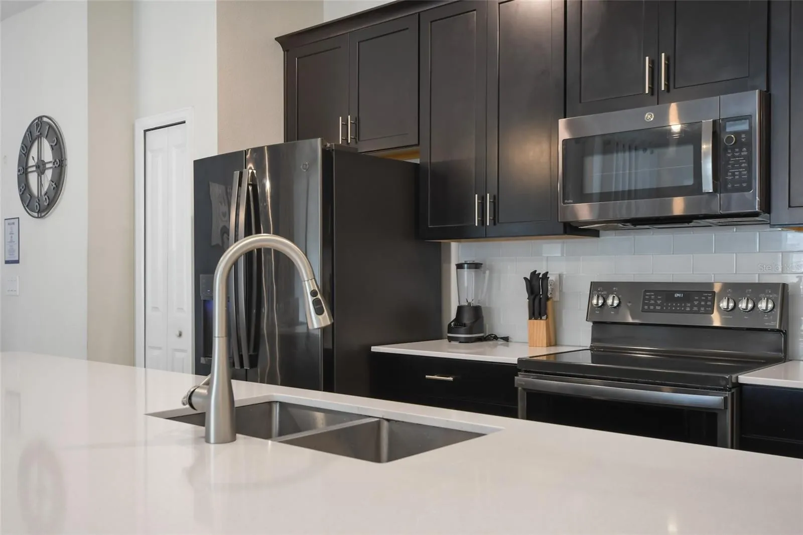 Slide show image of the Orlando Florida Home for Sale 15