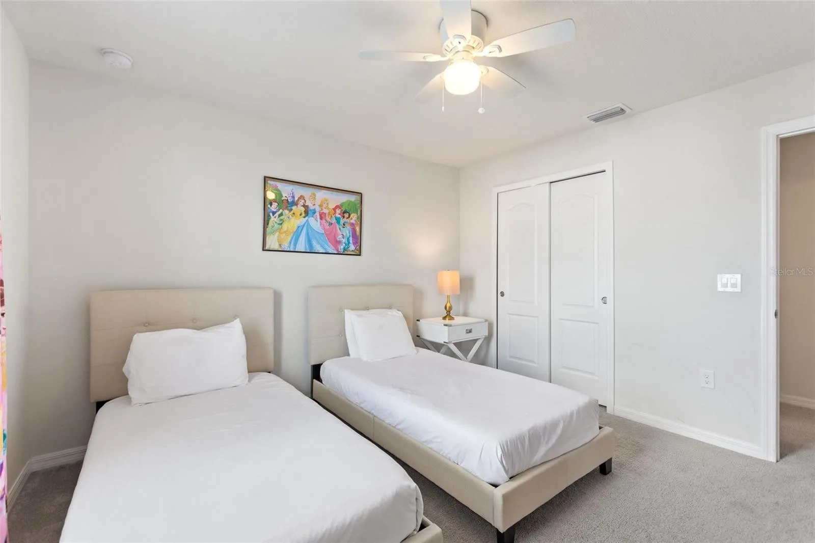 Slide show image of the Orlando Florida Home for Sale 30