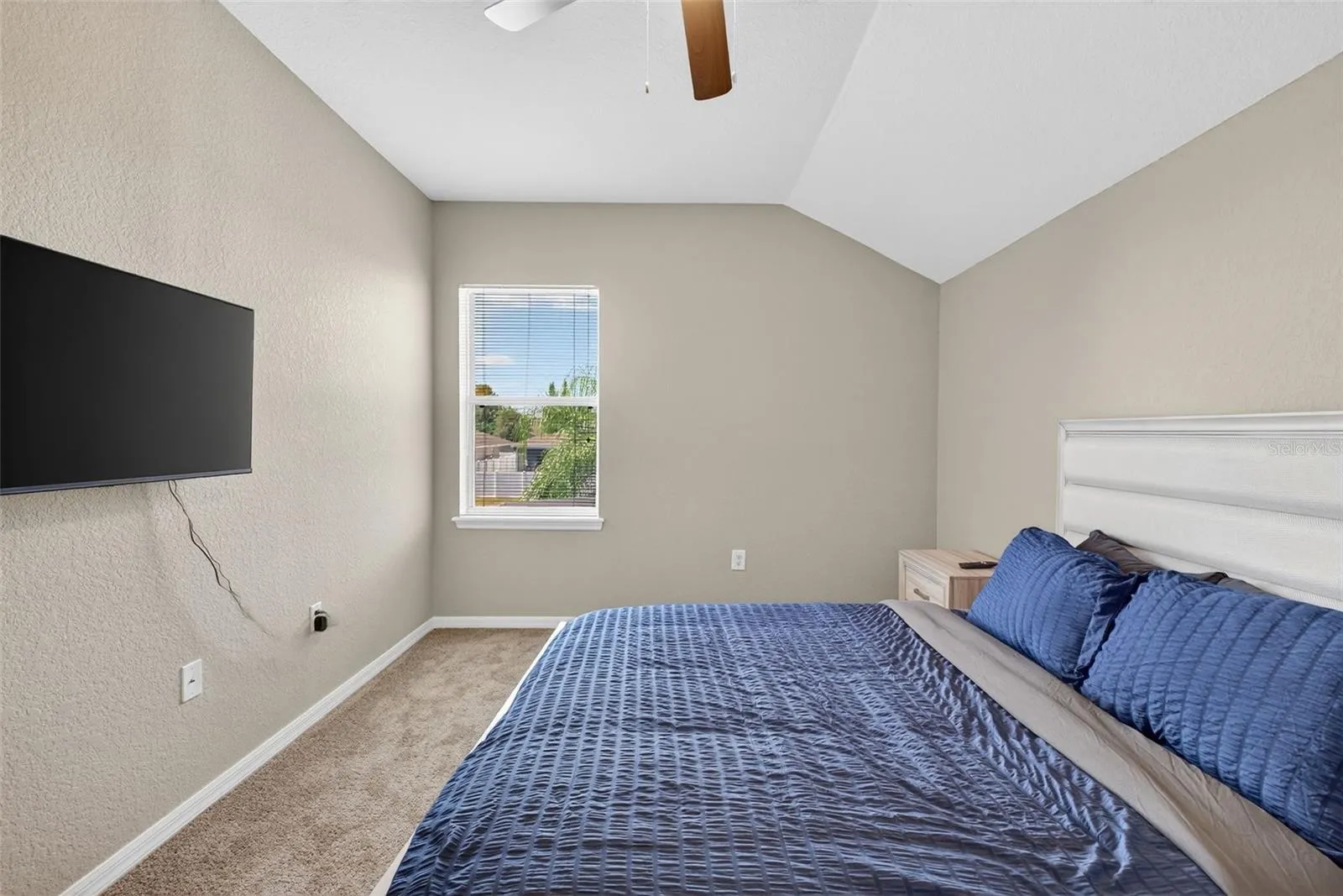 Slide show image of the Orlando Florida Home for Sale 26