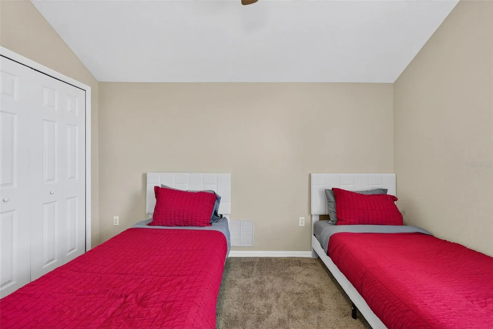 Slide show image of the Orlando Florida Home for Sale 28