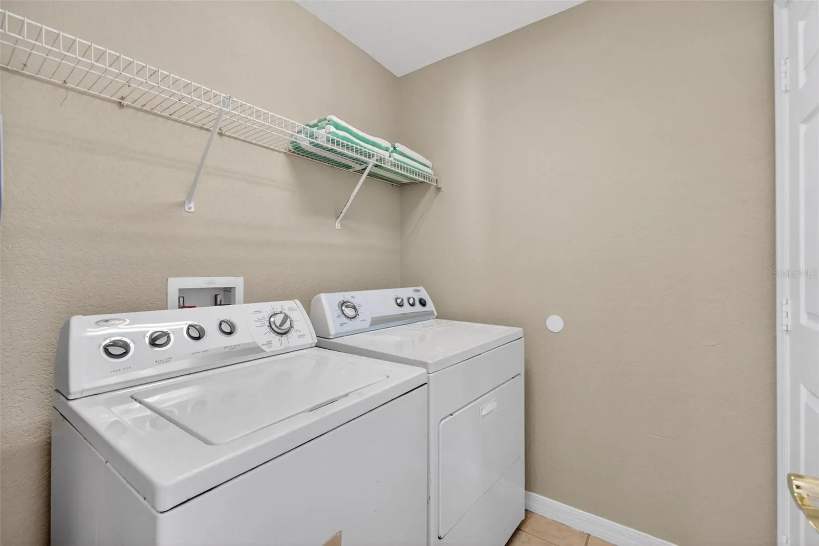 Slide show image of the Orlando Florida Home for Sale 32