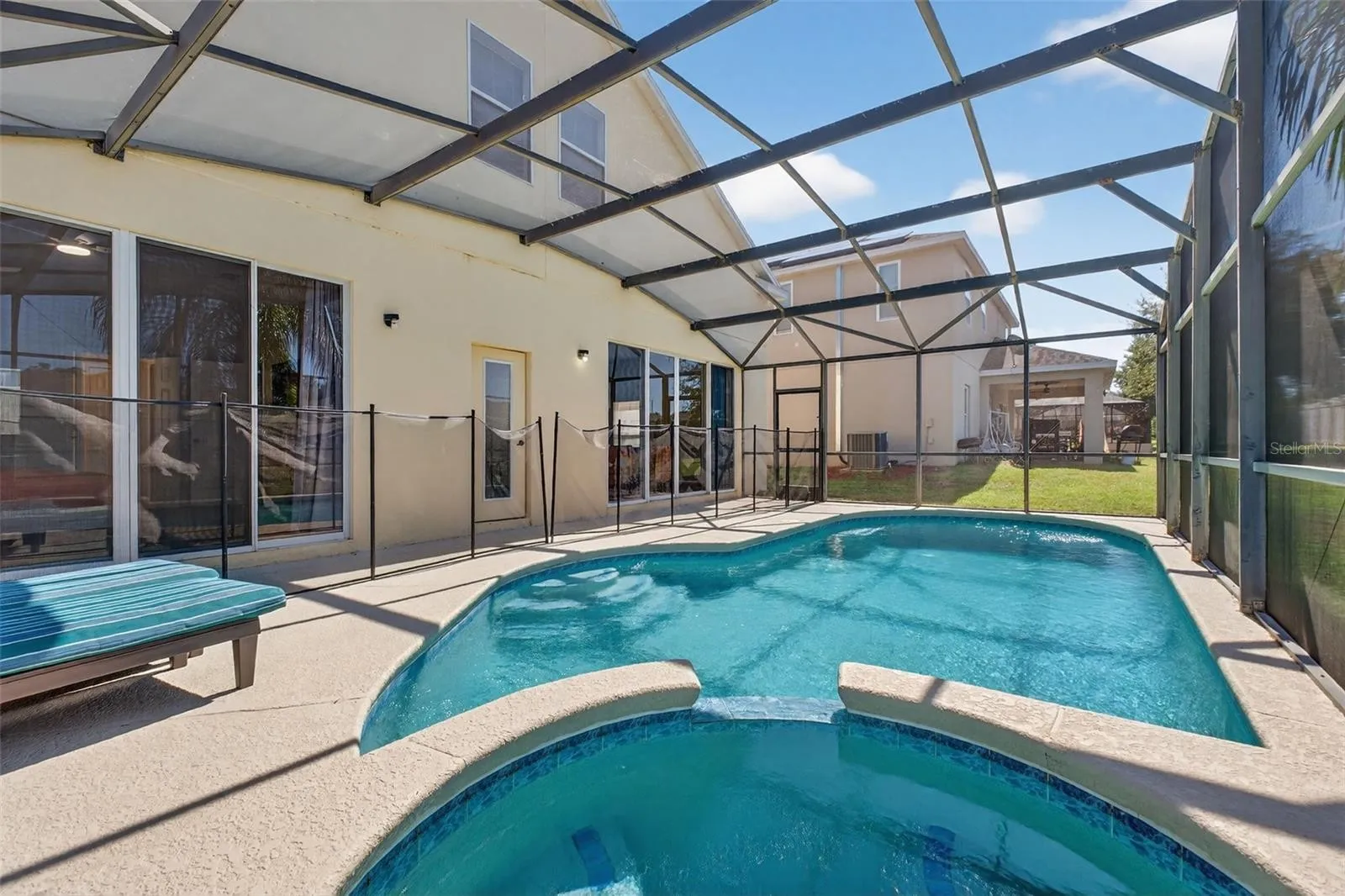 Slide show image of the Orlando Florida Home for Sale 35