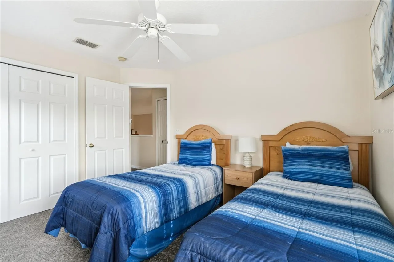 Slide show image of the Orlando Florida Home for Sale 27