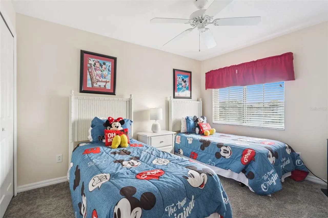 Slide show image of the Orlando Florida Home for Sale 29