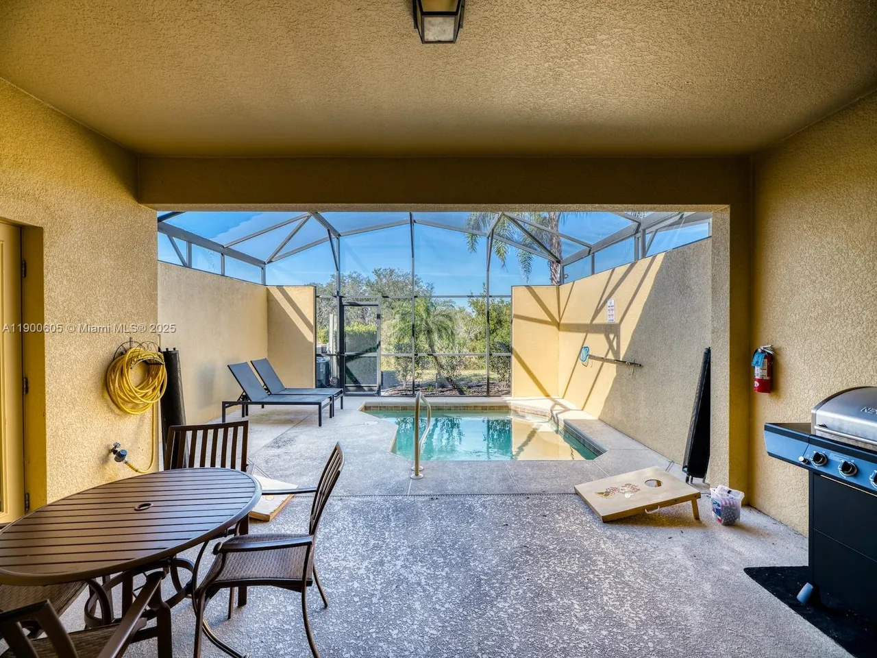 Slide show image of the Orlando Florida Home for Sale 08