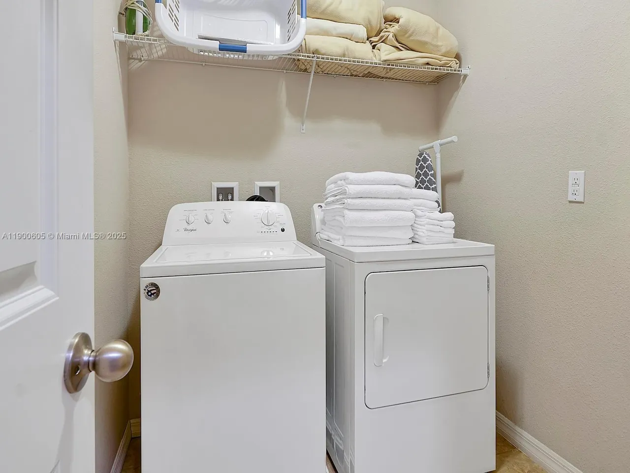 Slide show image of the Orlando Florida Home for Sale 12