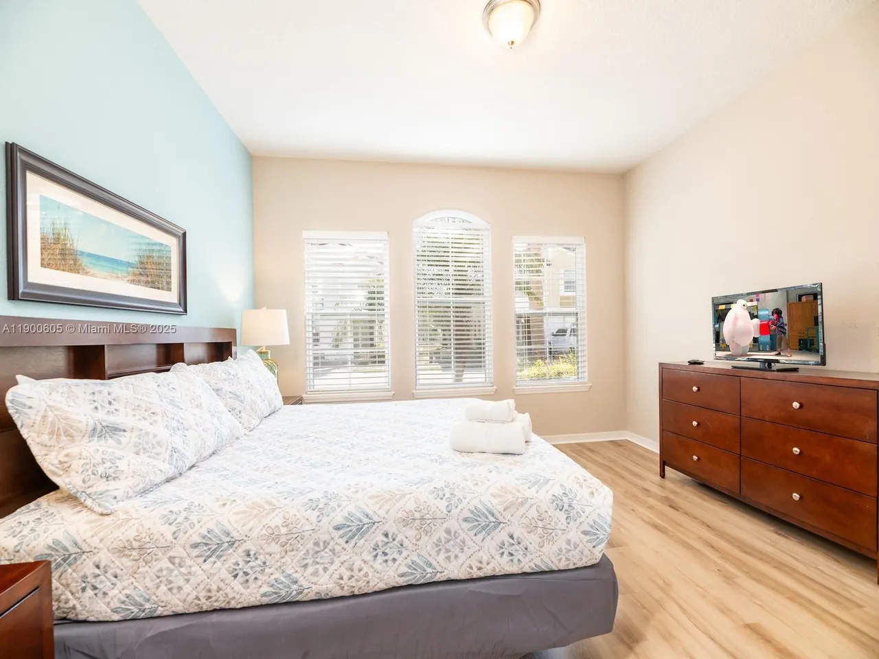 Slide show image of the Orlando Florida Home for Sale 16