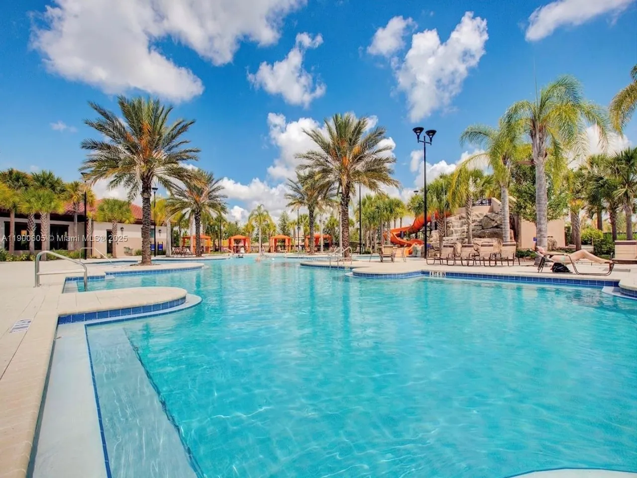 Slide show image of the Orlando Florida Home for Sale 23