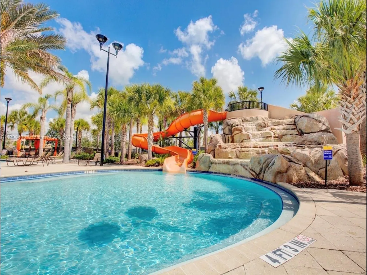 Slide show image of the Orlando Florida Home for Sale 25